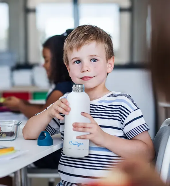 Erfahren Sie, warum Wasserspender an Schulen unverzichtbar sind.