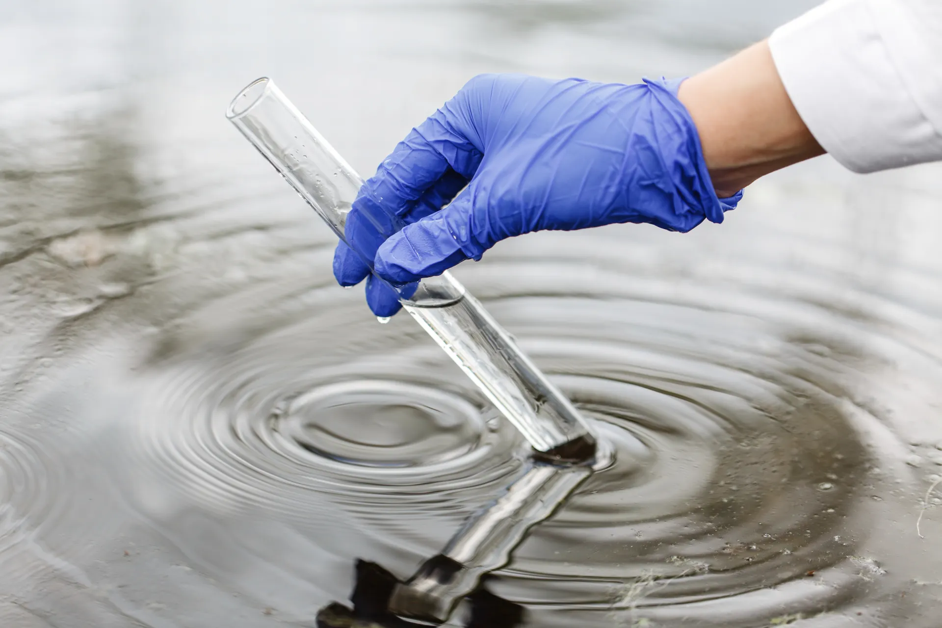 Wasser wird getestet