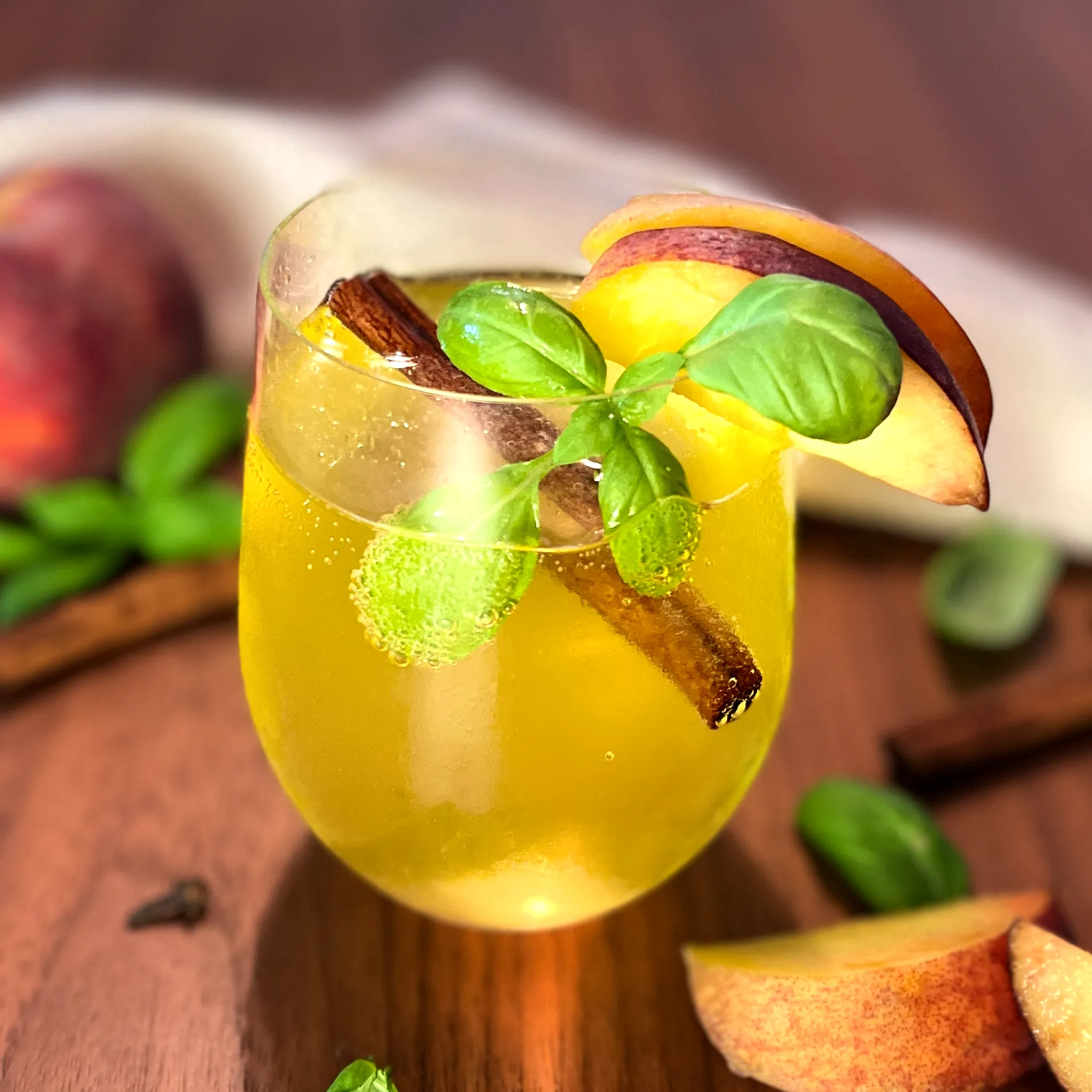 Getränk_Peach-Basil-Soda