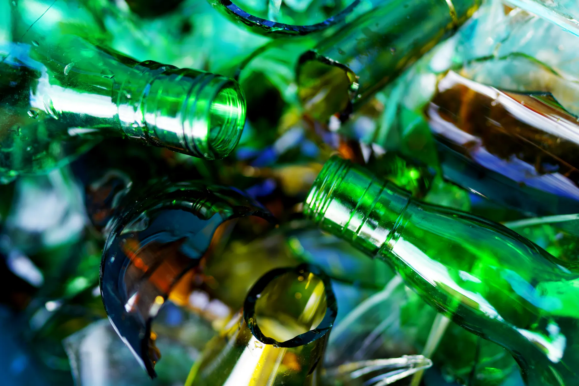 Nahaufnahme mehrerer Glasflaschen