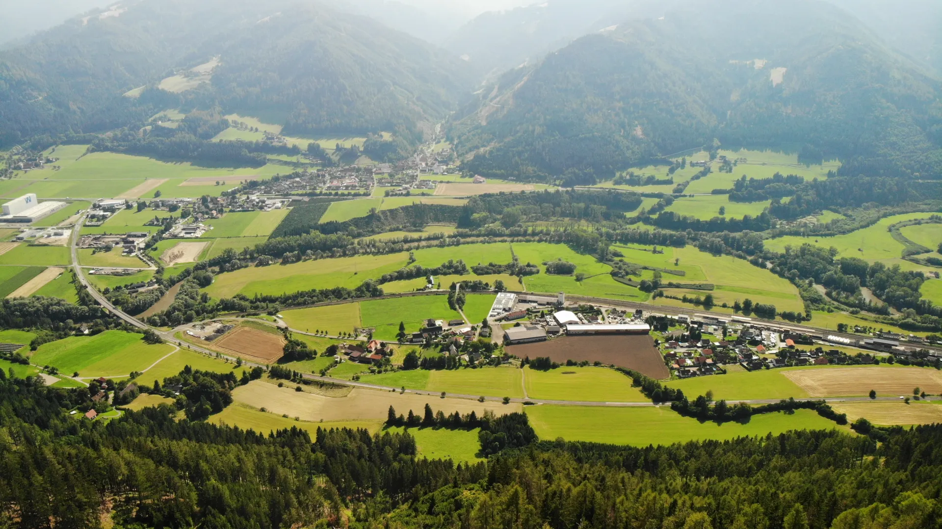Drohnen-Aufnahme der Culligan Austria Abfüllanlage in der Steiermark
