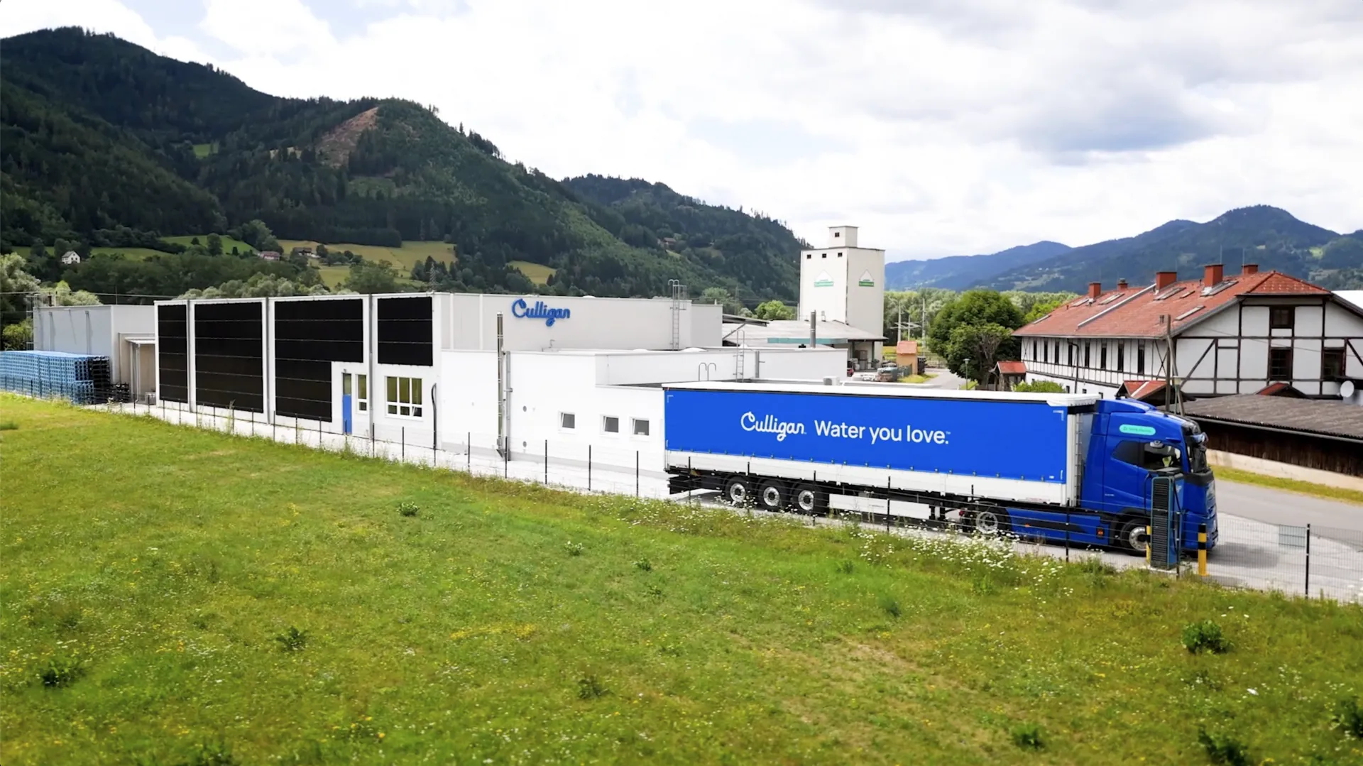 Culligan LKW an der Quelle